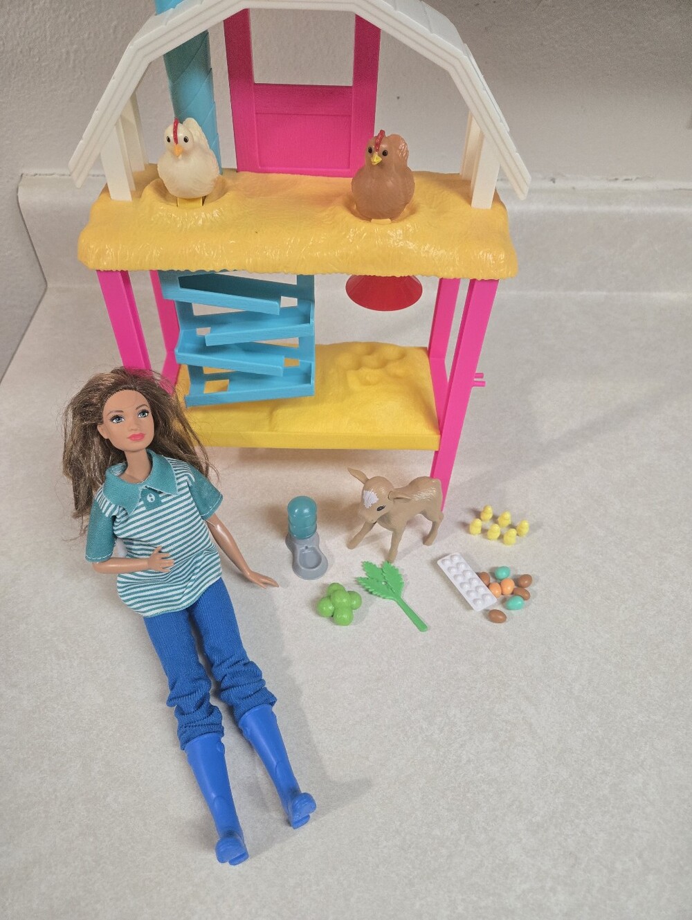 Barbie Farm Hen & Chicks/eggs Toy